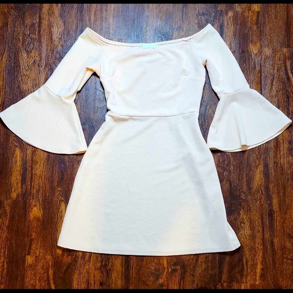 Cooperative Off-the-shoulder dress with flared sleeves